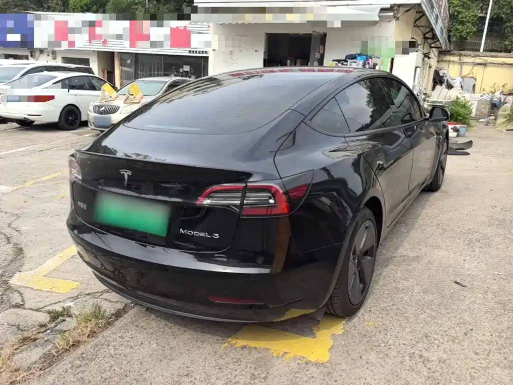 Tesla Model 3 — миниатюра 7