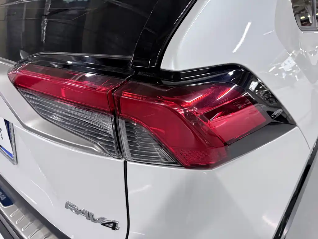 Toyota RAV4 — миниатюра 19