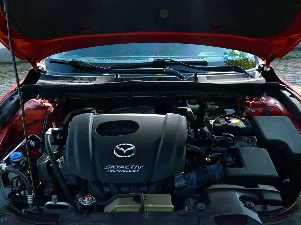 Mazda Mazda3 3 2017 1.5L AT Luxury V
