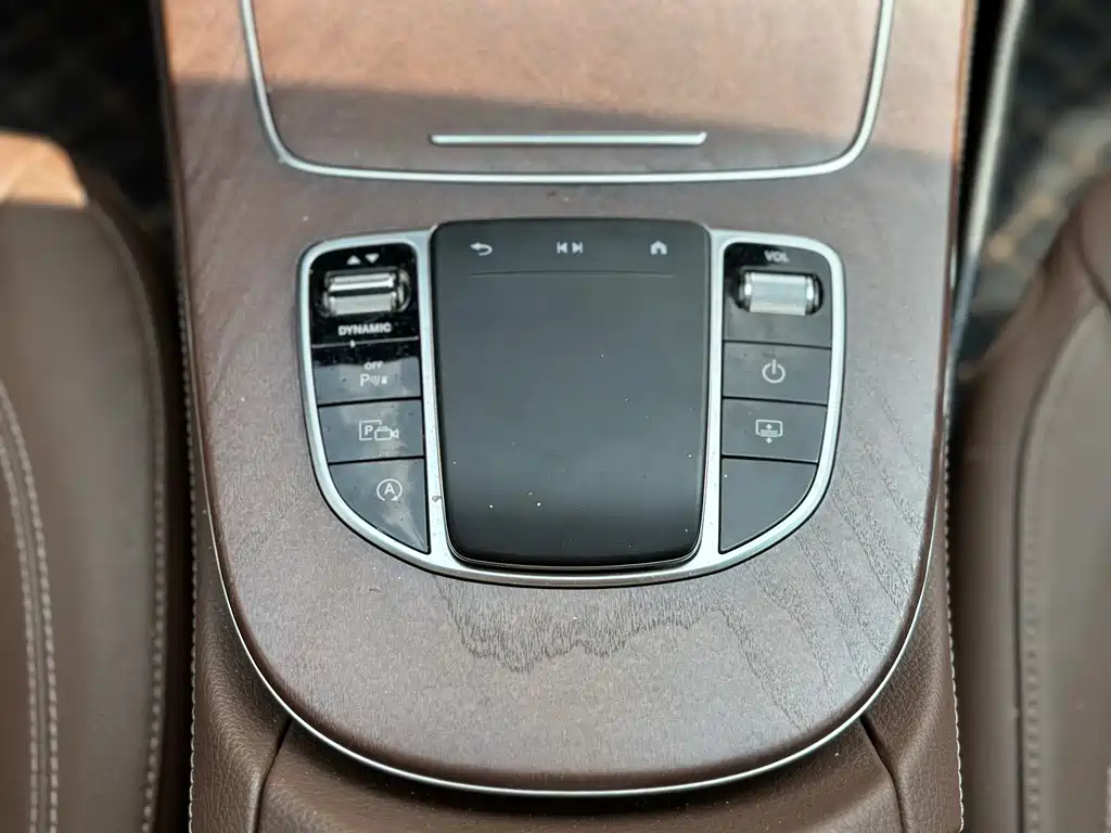Mercedes-Benz E-Class — миниатюра 13