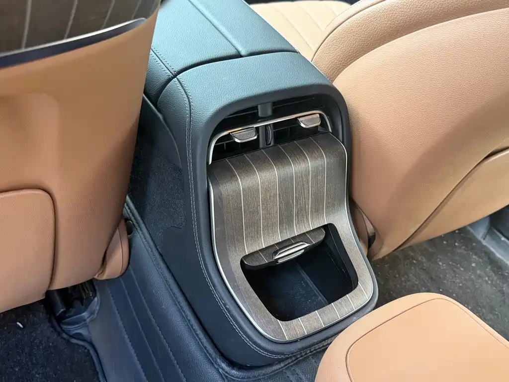 Mercedes-Benz E-Class — миниатюра 16