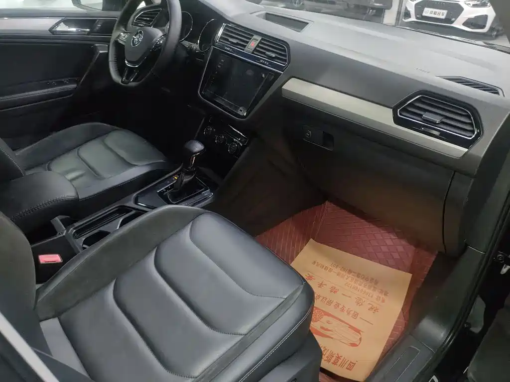 Volkswagen Tiguan L L 2019 330TSI AT Comfort VI