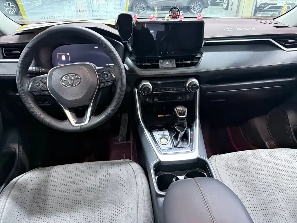 Toyota RAV4 — миниатюра 11