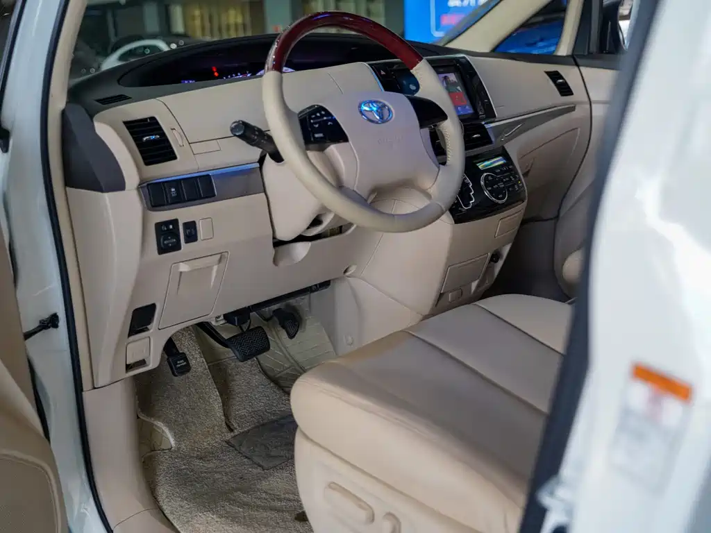 Toyota Previa — миниатюра 9