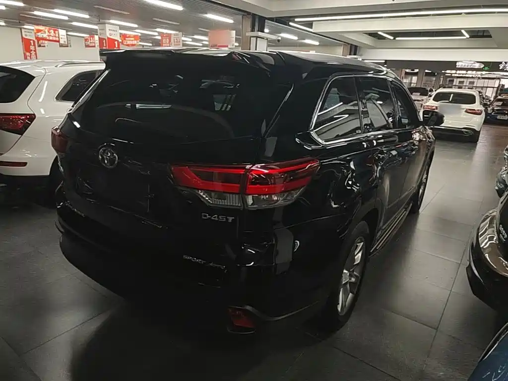 Toyota Highlander 2018 2.0T Luxury 7 мест V