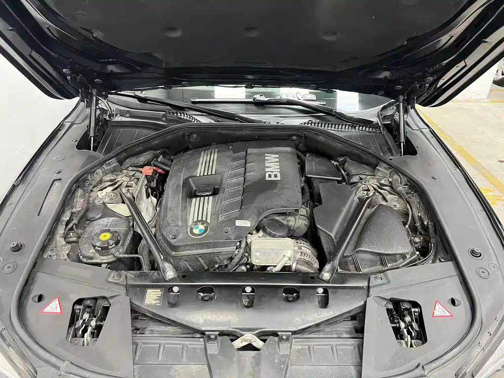 BMW 7 Series — миниатюра 13