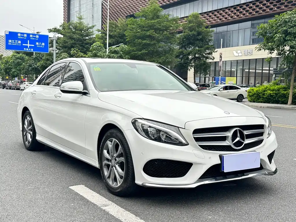 Mercedes-Benz C-Class — миниатюра 3