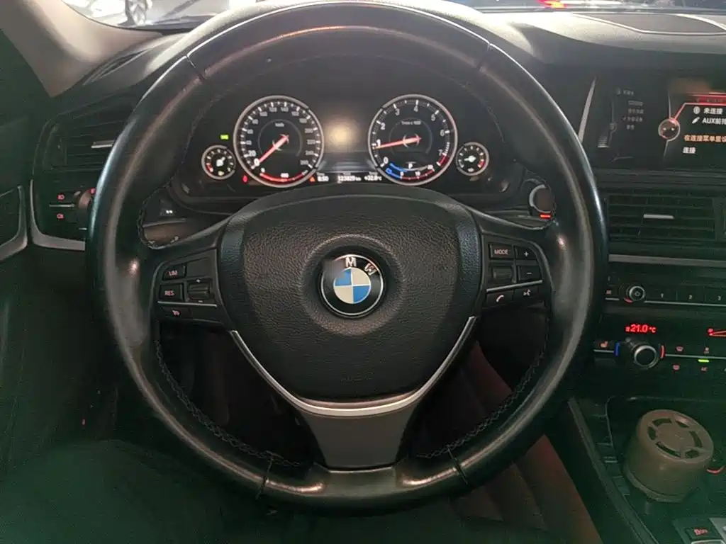 BMW 5 Series — миниатюра 11