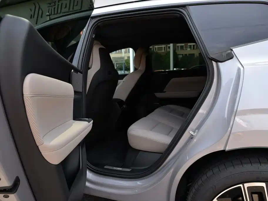 Volvo XC70 PHEV — миниатюра 5