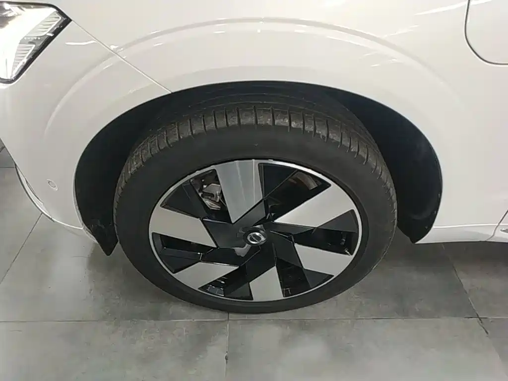 Volvo XC60 PHEV — миниатюра 23