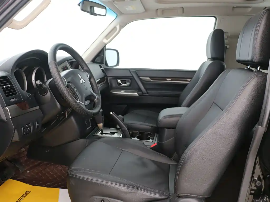 Mitsubishi V87 2018 3.8L