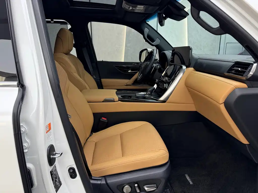 Lexus LX — миниатюра 13