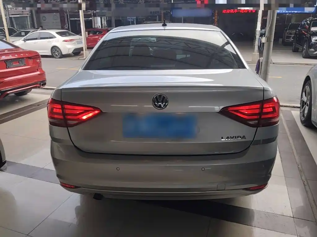 Volkswagen Lavida — миниатюра 6