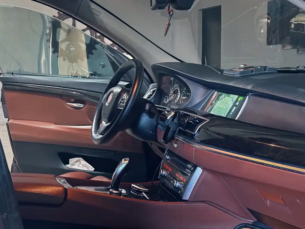 BMW 5 Series GT — миниатюра 15