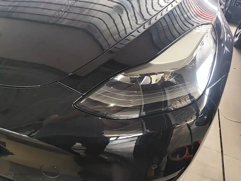 Tesla Model Y — миниатюра 24