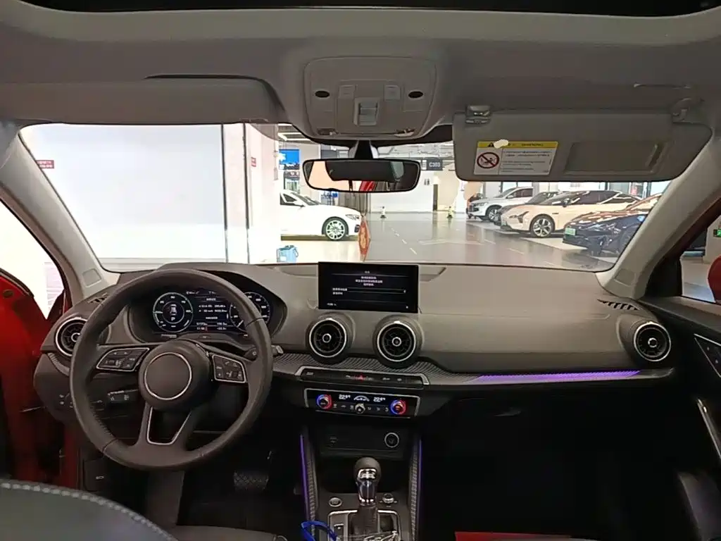 Audi Q2L e-tron — миниатюра 10
