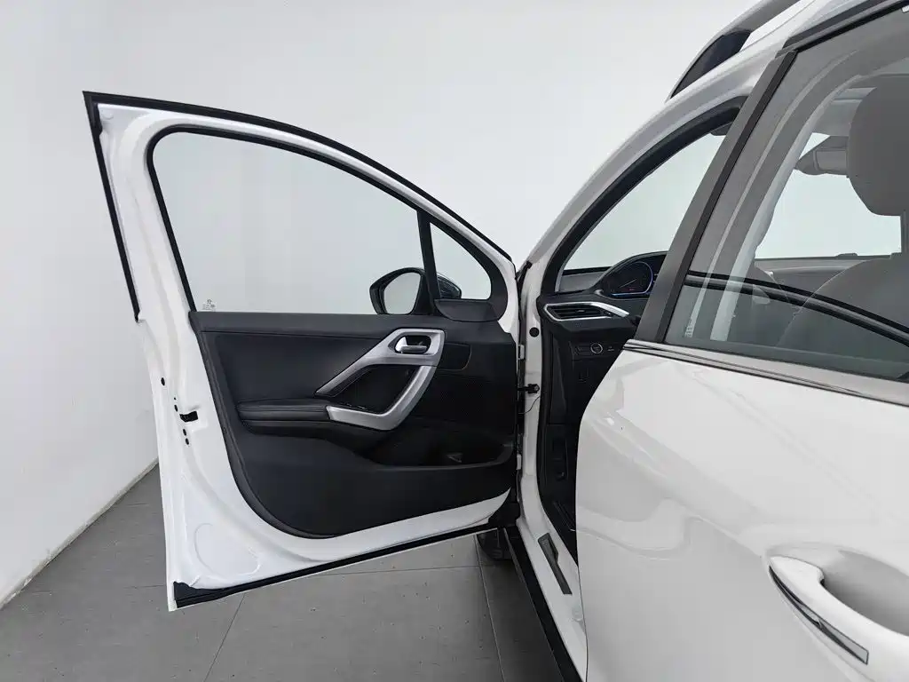 Peugeot 2008 — миниатюра 8