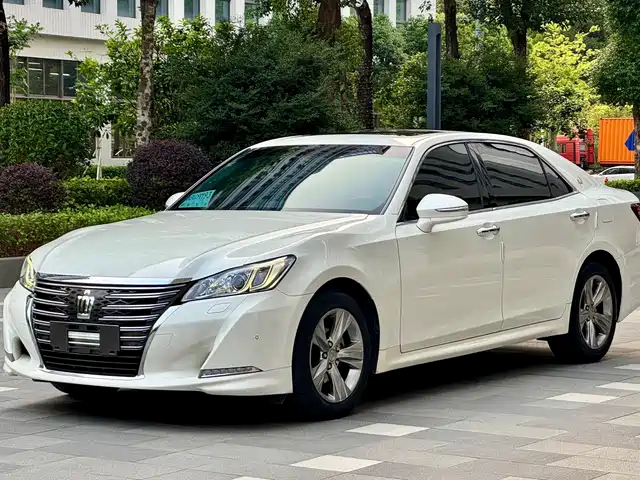 2016 Toyota Crown