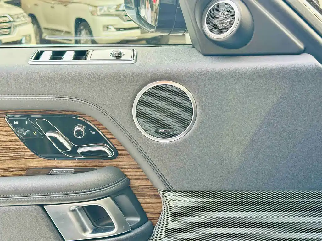 Land Rover Range Rover — миниатюра 12