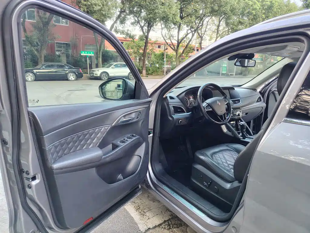 Borgward BX7 — миниатюра 8