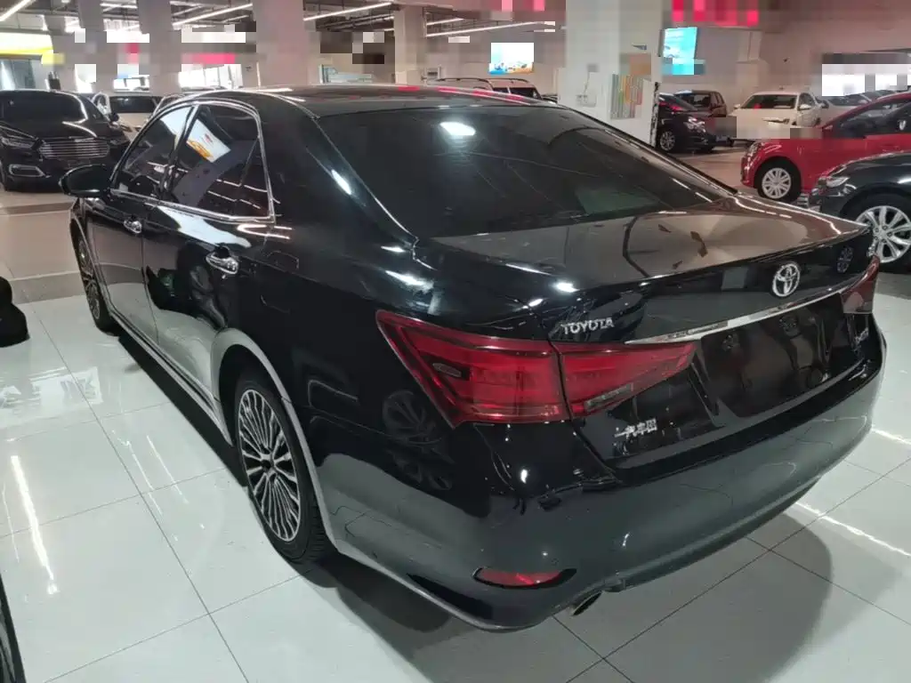 Toyota Crown — миниатюра 5