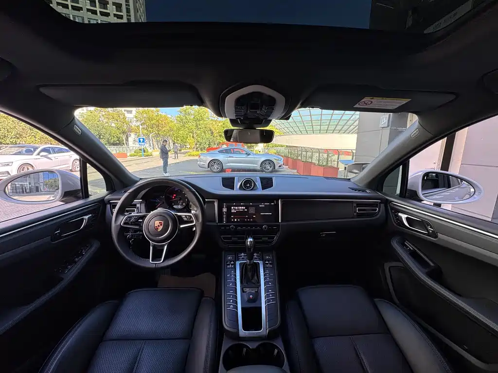 Porsche Macan — миниатюра 5