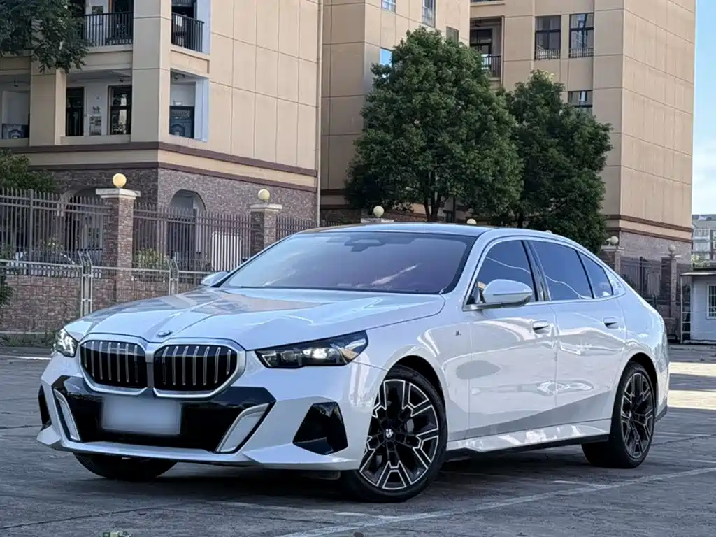 BMW 5 Series — миниатюра 2