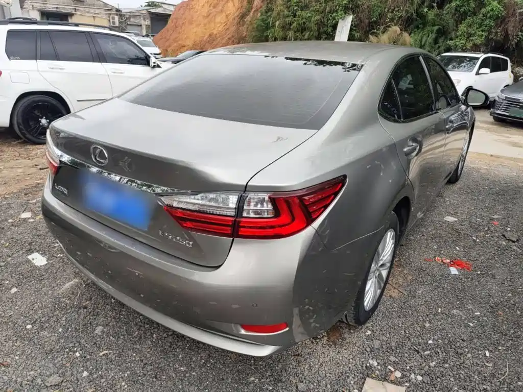 Lexus ES — миниатюра 7
