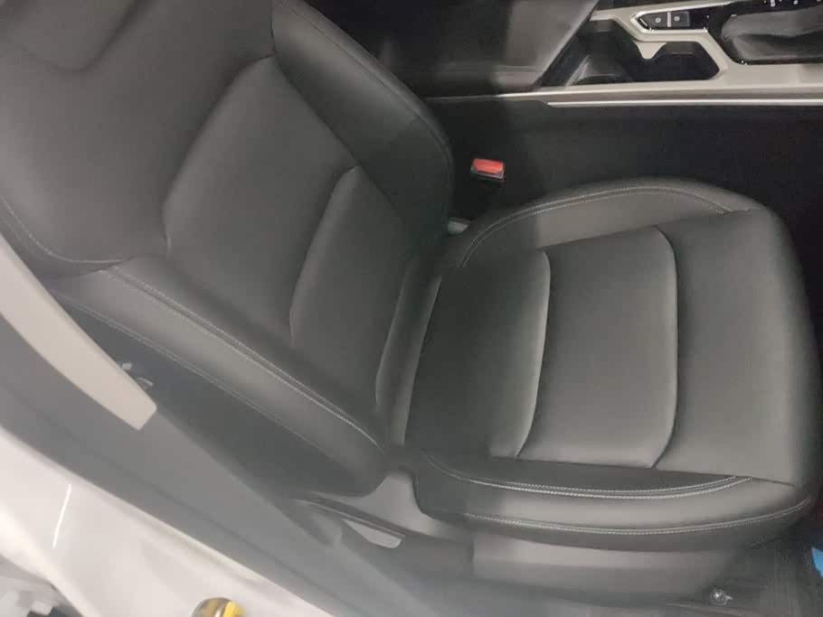 BMW 1 Series 1.5 л 2024 г. Белый, пробег 40300 км