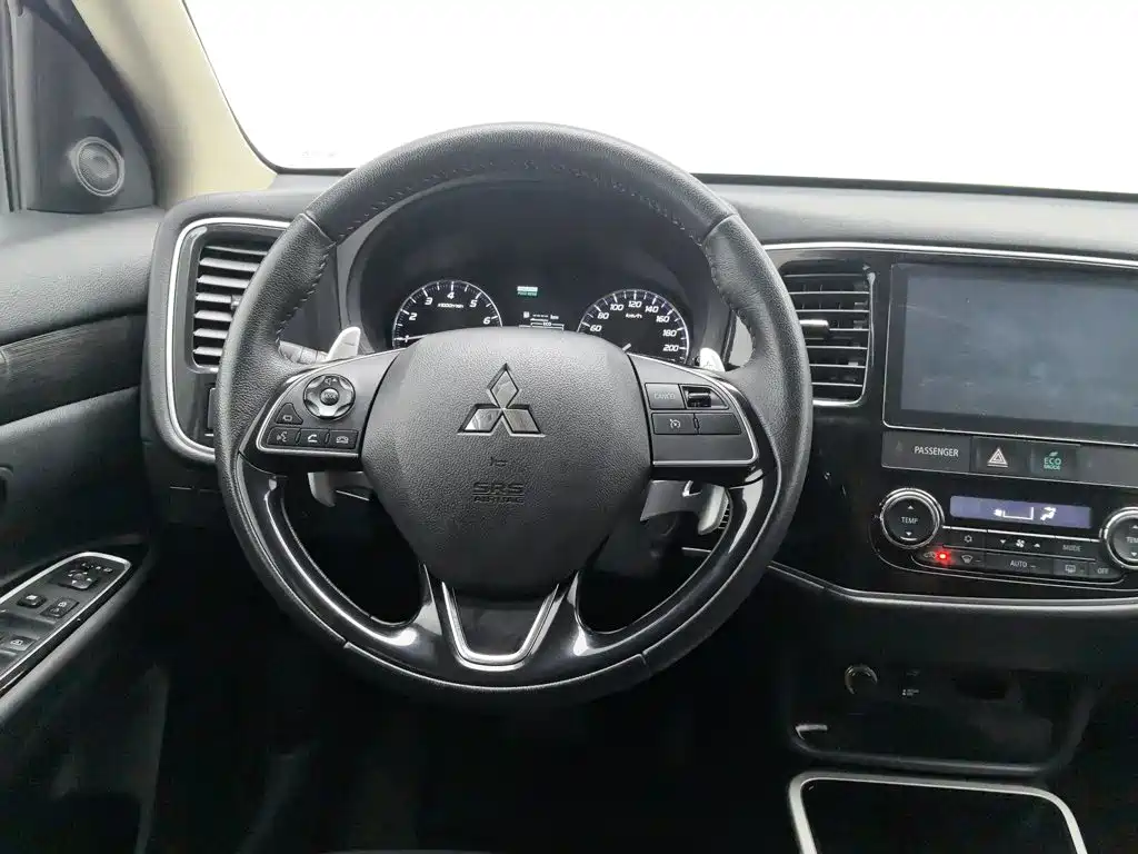 Mitsubishi Outlander — миниатюра 11