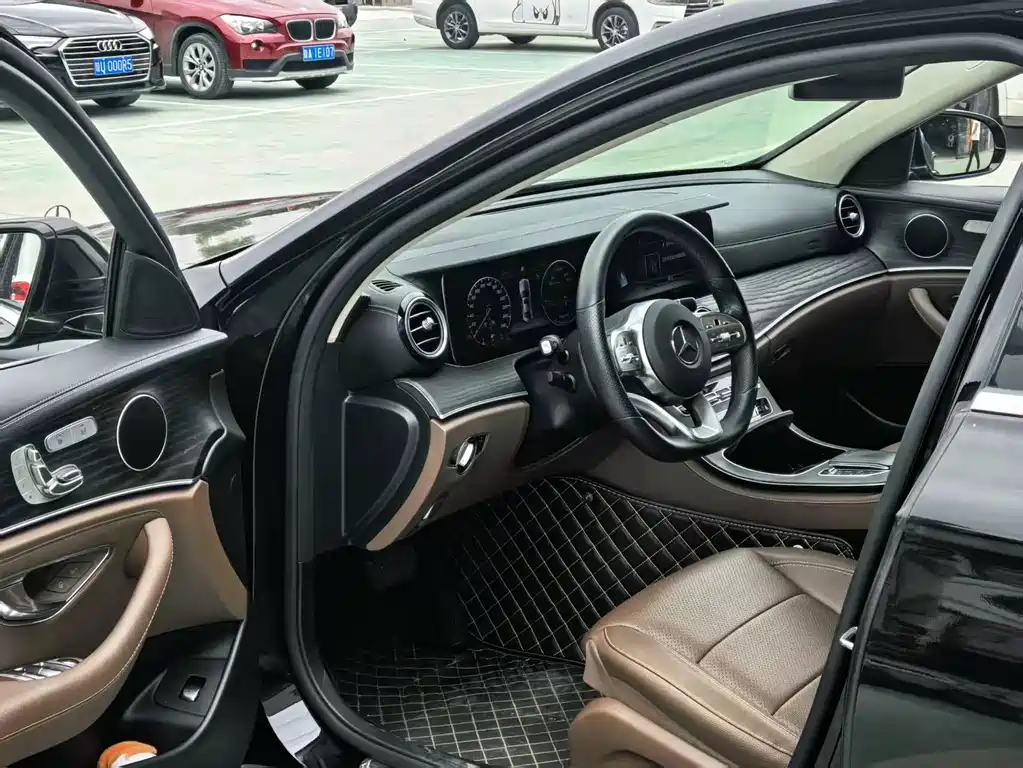 Mercedes-Benz E-Class — миниатюра 6