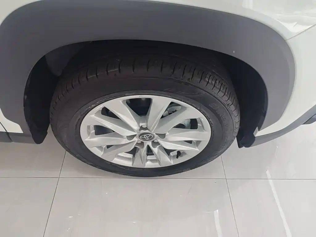 Toyota Corolla Cross — миниатюра 14