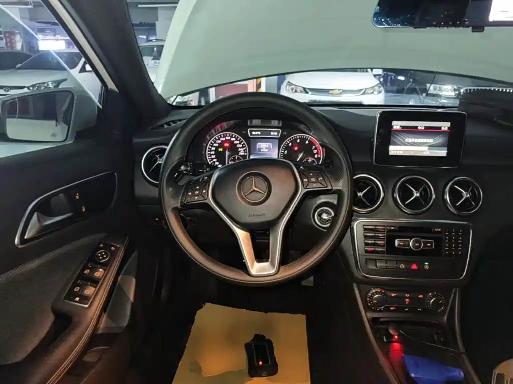 Mercedes-Benz A-Class (Import) — миниатюра 11