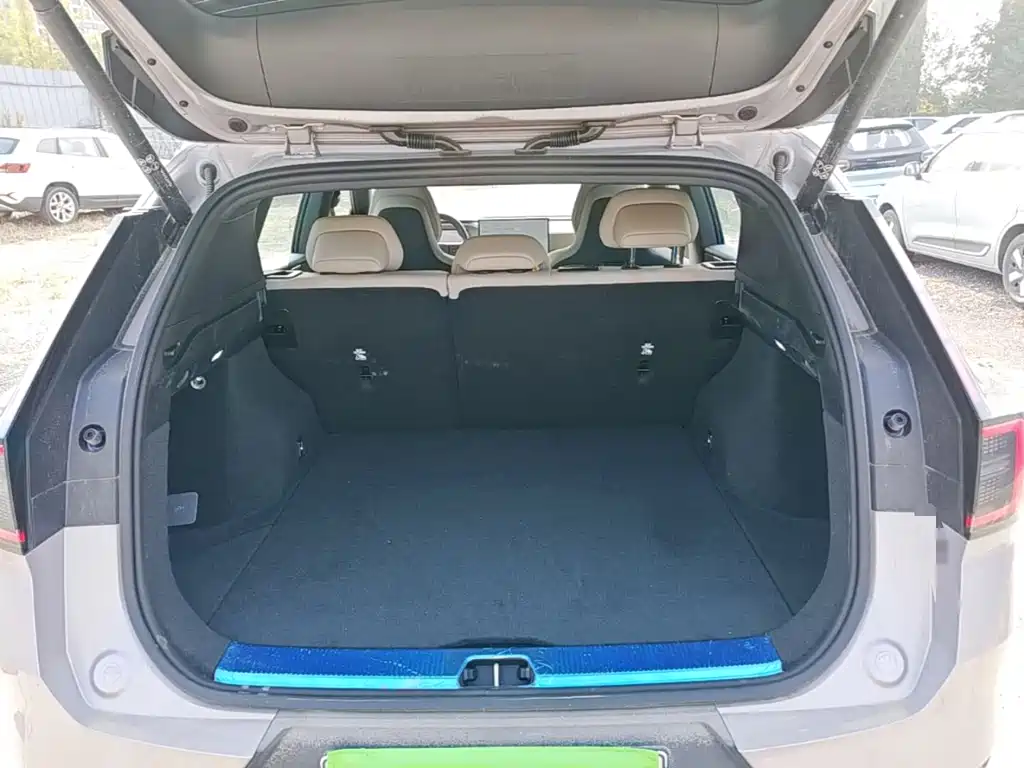 Volvo XC70 PHEV — миниатюра 11