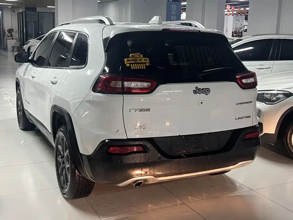 Jeep Cherokee — миниатюра 4