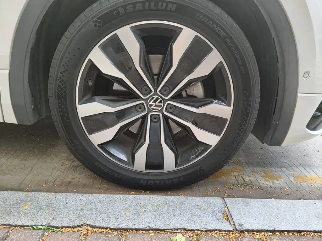 Volkswagen Tiguan L — миниатюра 24