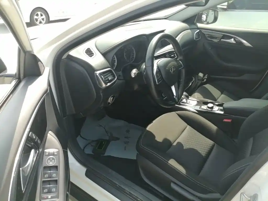 Infiniti QX30 — миниатюра 16