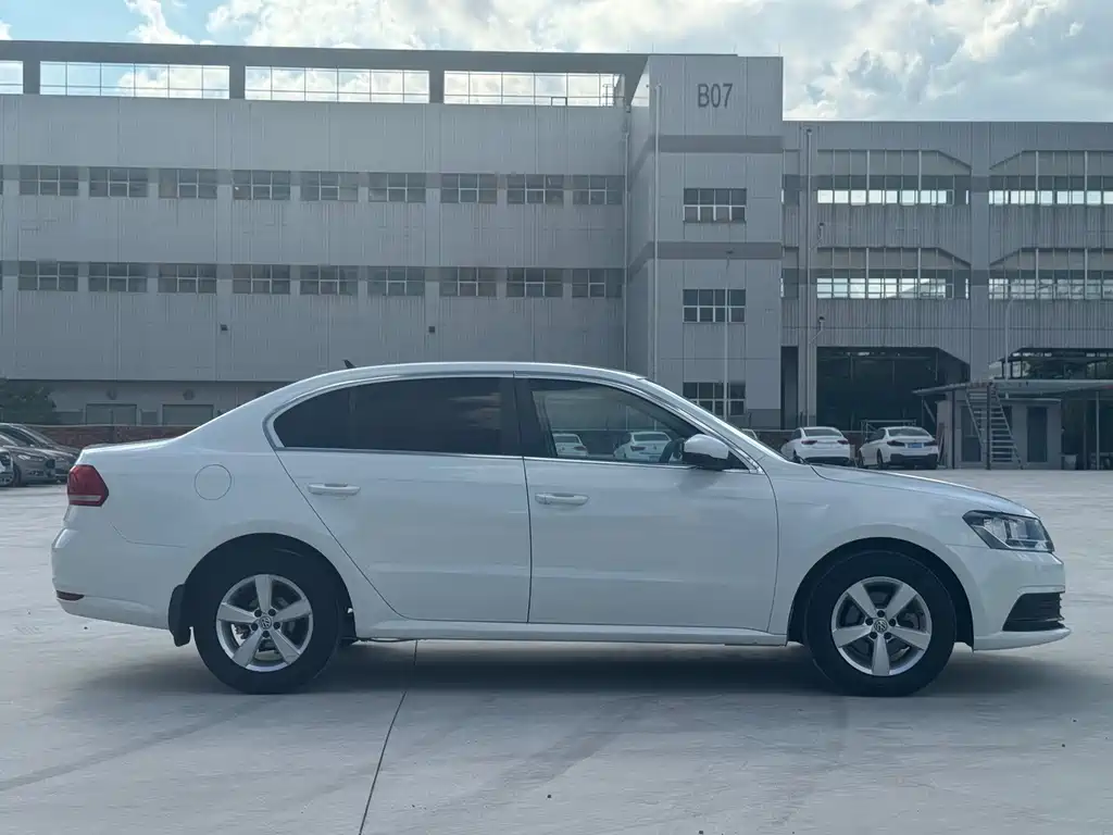 Volkswagen Lavida — миниатюра 4