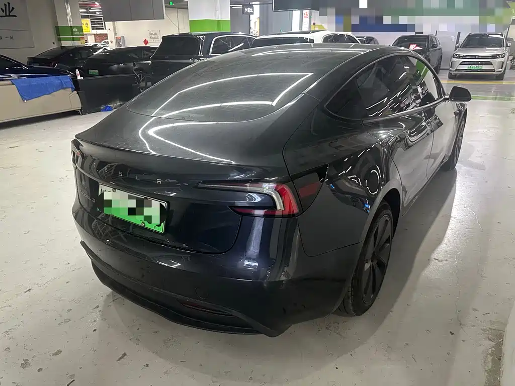 Tesla Model 3 — миниатюра 10