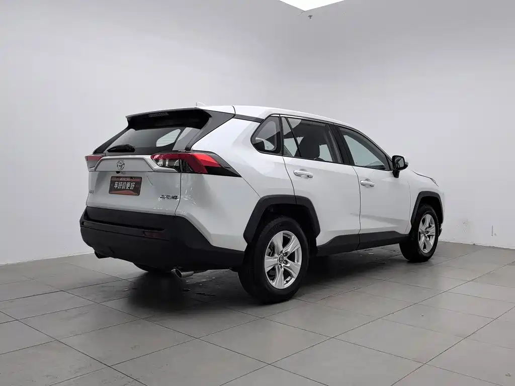 Toyota RAV4 — миниатюра 2