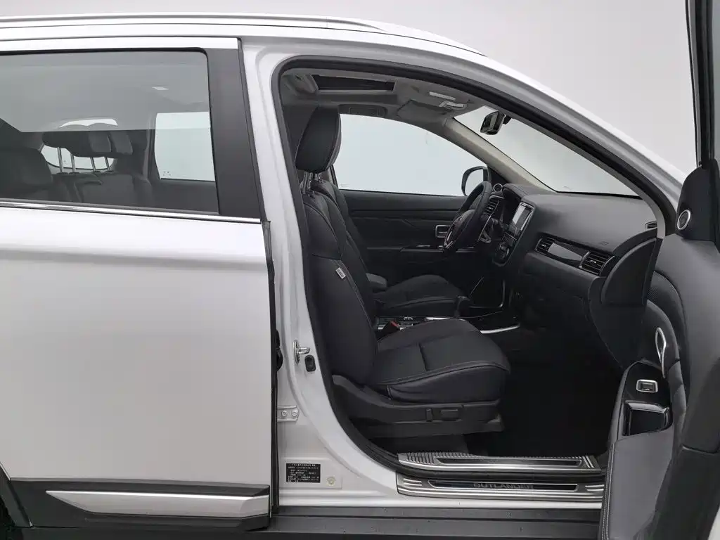 Mitsubishi Outlander — миниатюра 23