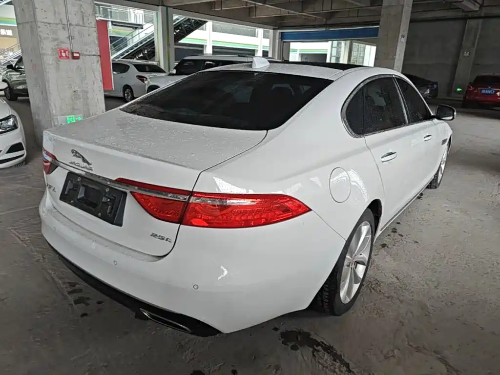 Jaguar XFL — миниатюра 7