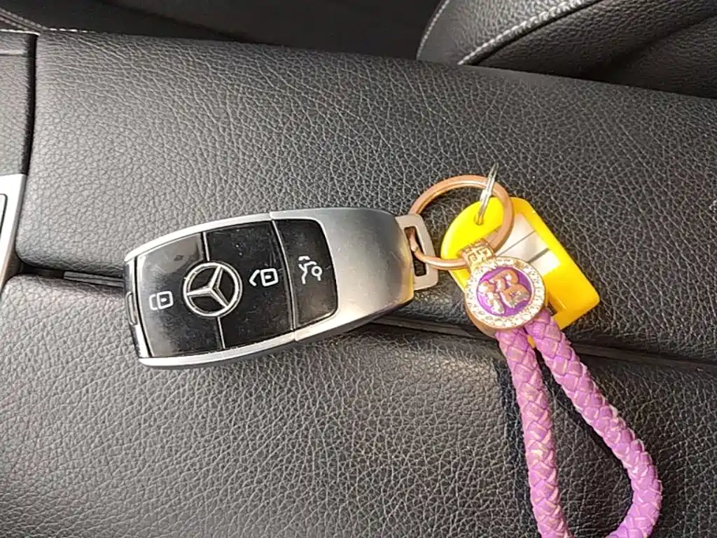Mercedes-Benz E-Class — миниатюра 9
