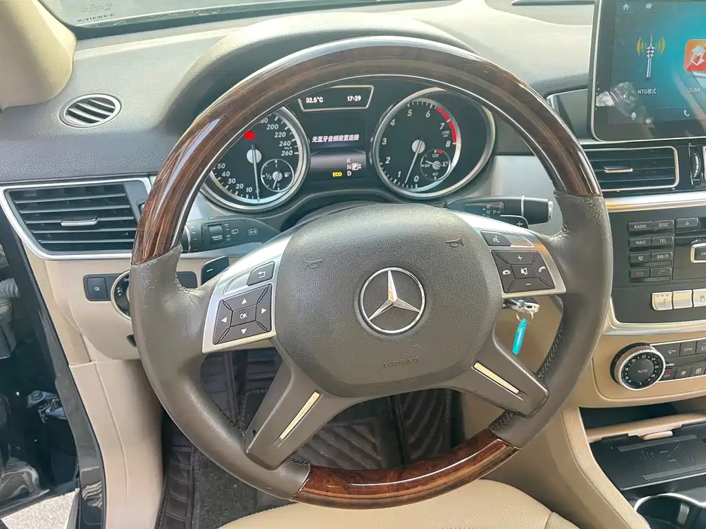 Mercedes-Benz M-Class — миниатюра 19