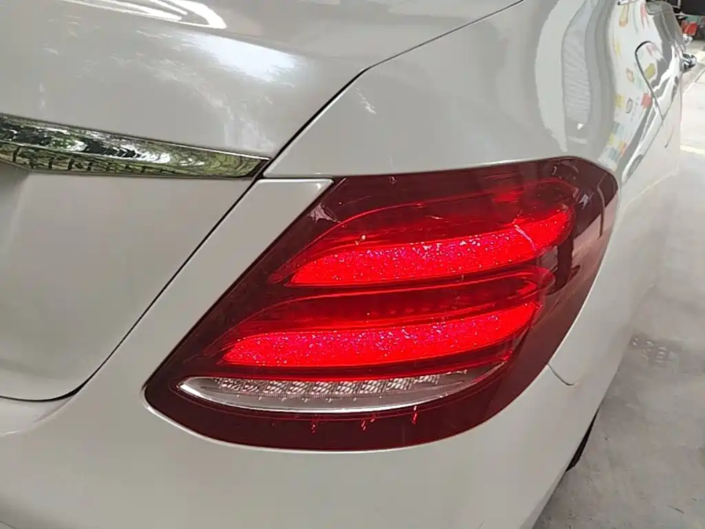 Mercedes-Benz E-Class — миниатюра 8