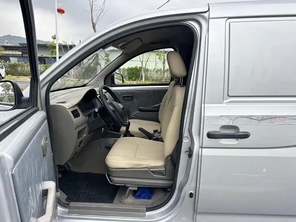 Wuling Rongguang V — миниатюра 7