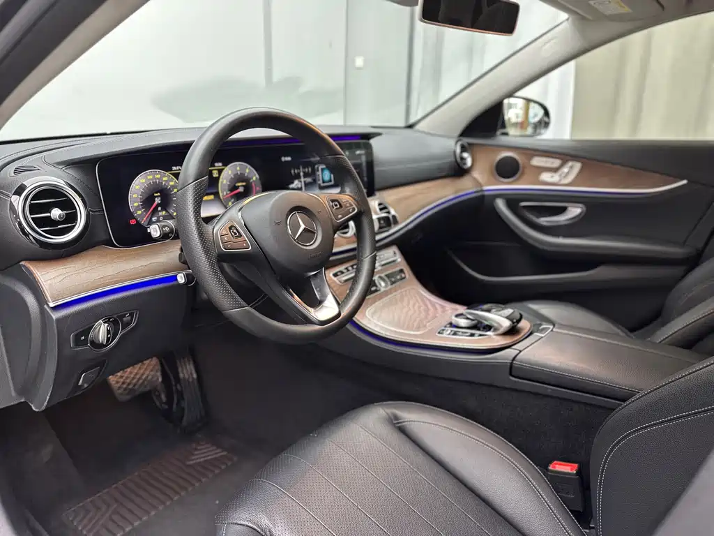 Mercedes-Benz E-Class — миниатюра 15