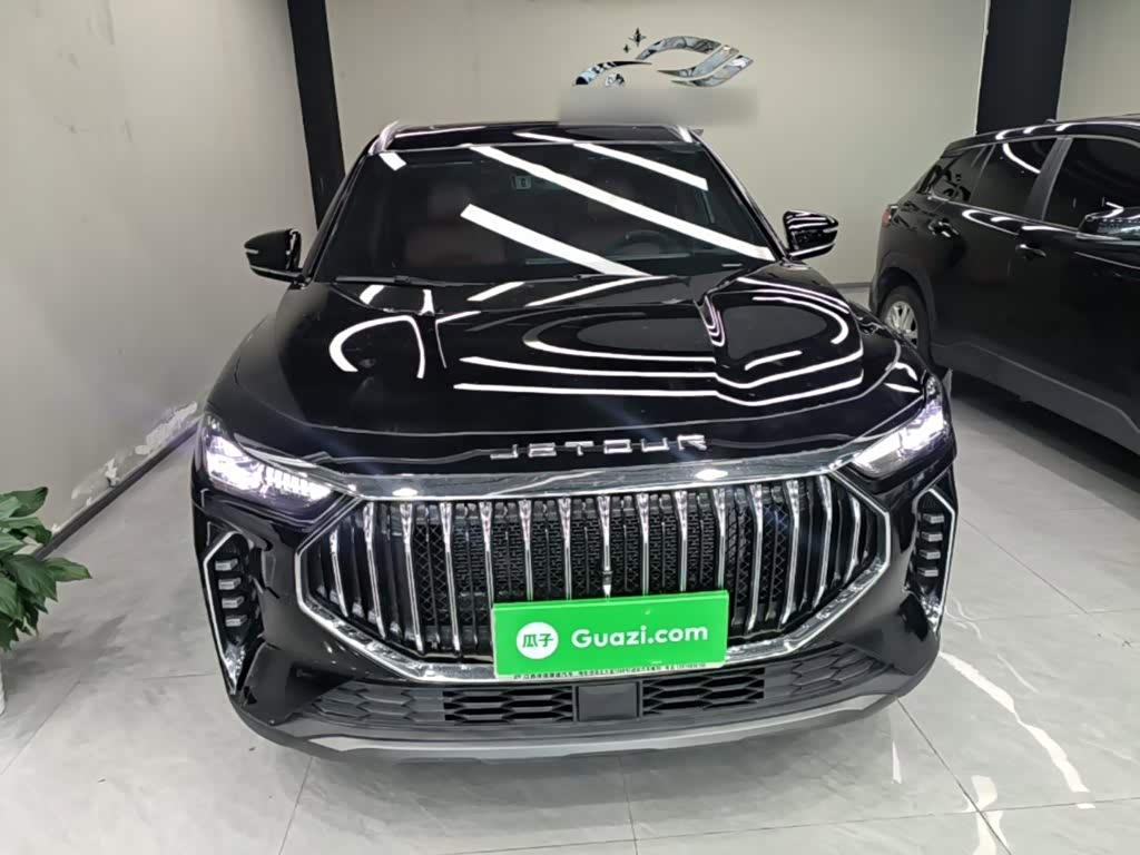 Jetour Jetour X70 PLUS 1.5 л 2024 г. Чёрный, пробег 6800 км