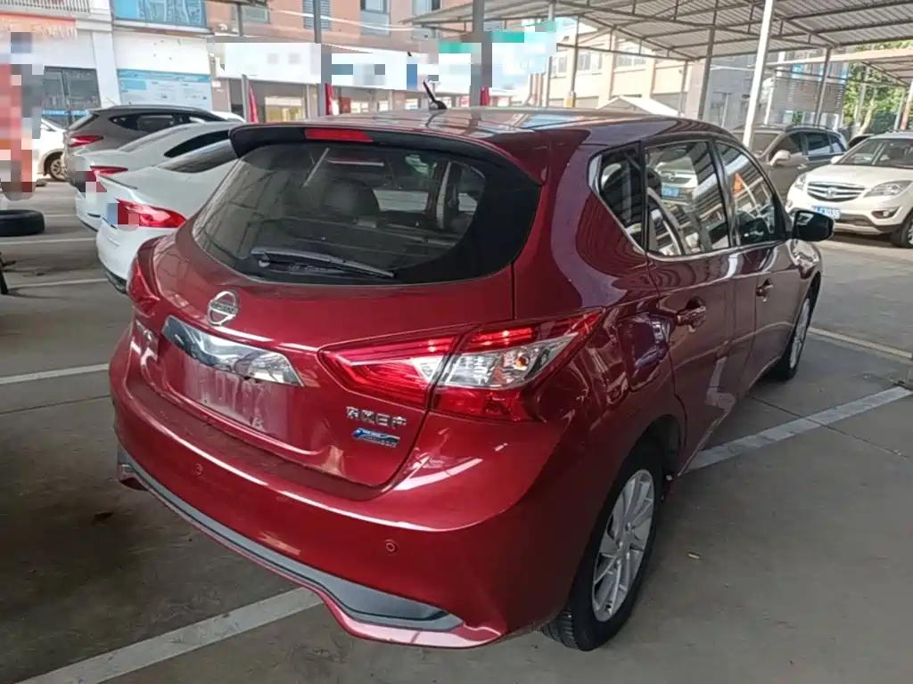 Nissan Tiida — миниатюра 7