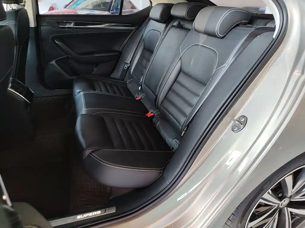 Skoda Superb — миниатюра 17